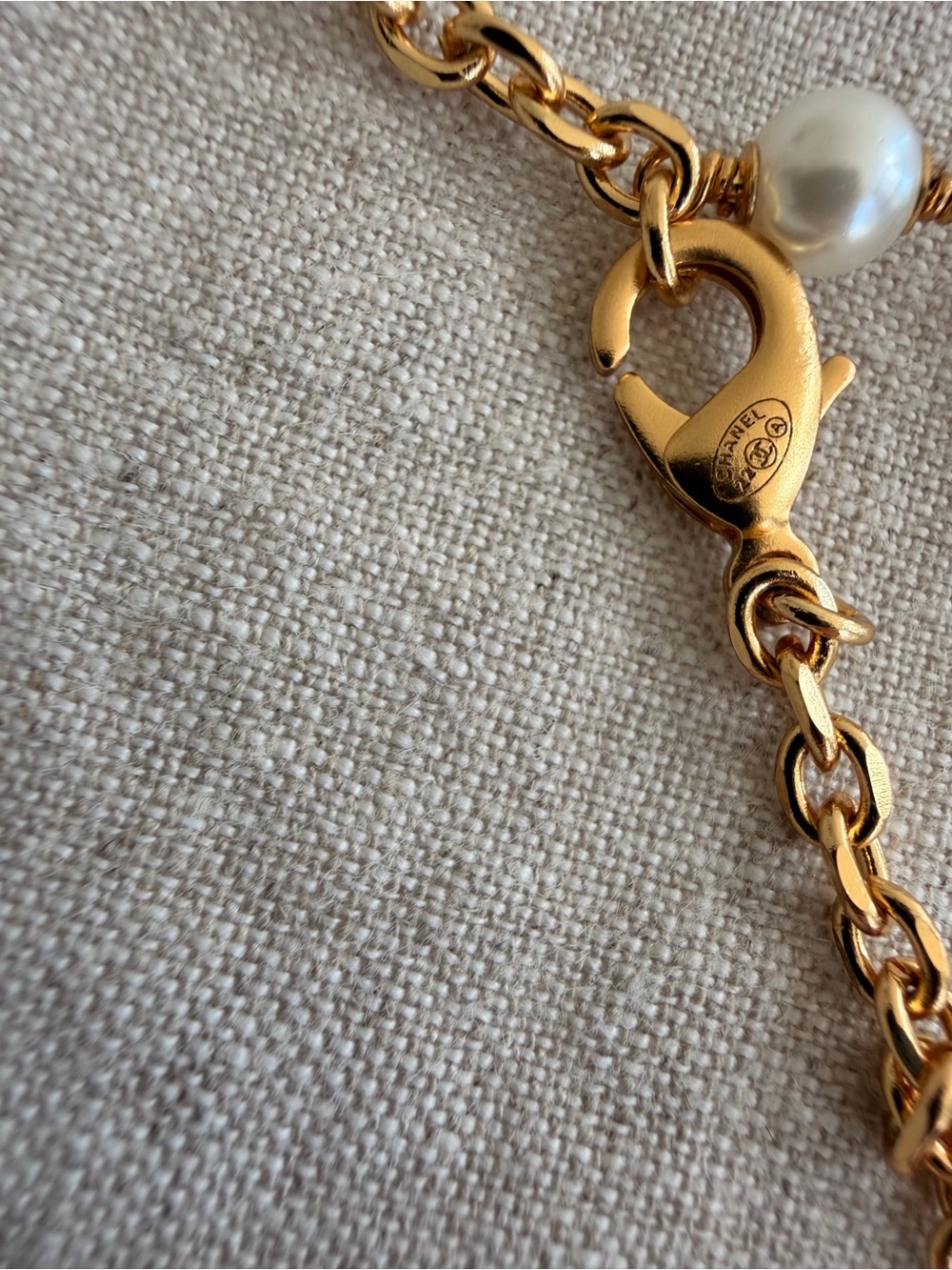 CHANEL Pearl Star CC Multi Strand Belt Gold & White - Picture 12 of 16